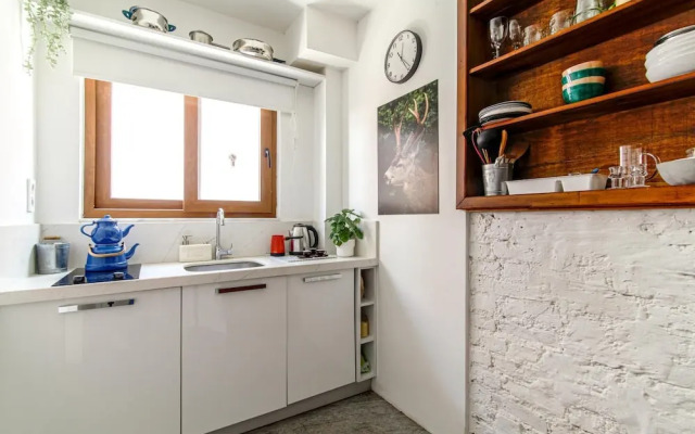 Single House Luminous and Chic Flat in Fatih