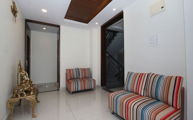 Golden Amulya Rest Wings