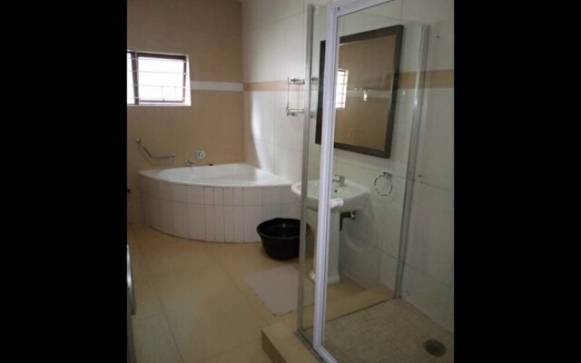 3 Bedrooms Exclusive House in Northmead