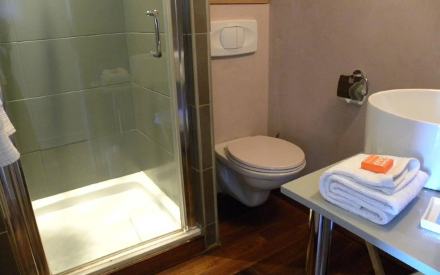 Hotel La Bastie D Urfe