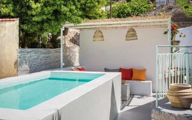 Bohemian Nest - Cheerful 2-Bedroom Villa with pool