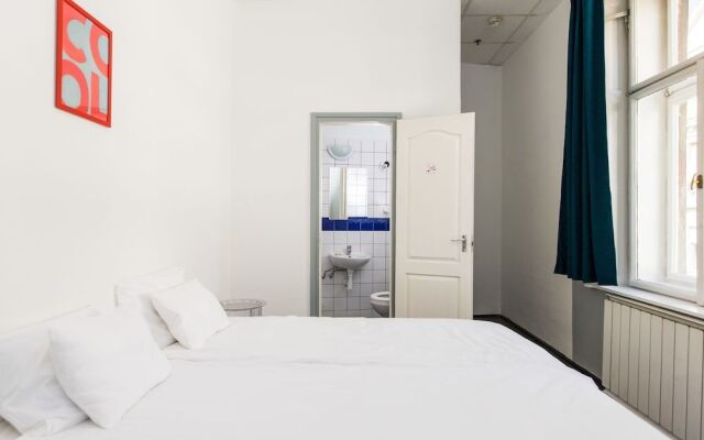 2B Hostel & Rooms