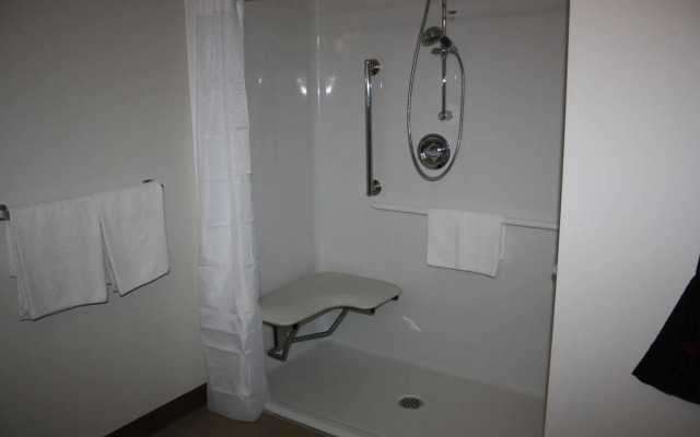 Crossroads Inn & Suites
