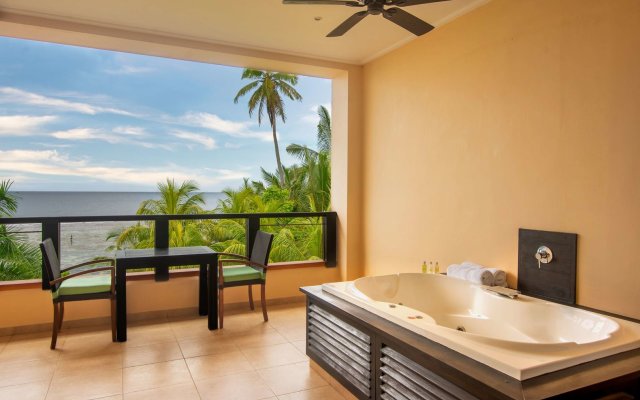 DoubleTree by Hilton Seychelles - Allamanda Resort & Spa