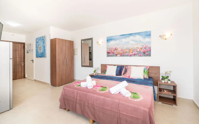 Islet Promenade Studio with Seaview