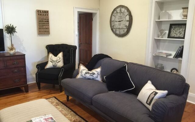 Mellers of Auburn Cafe and Accommodation