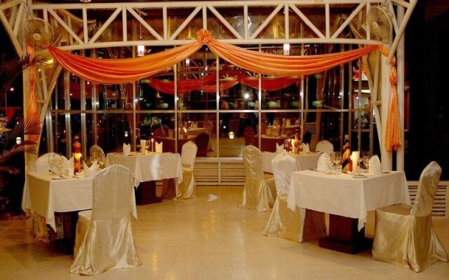 Hotel Golden Land