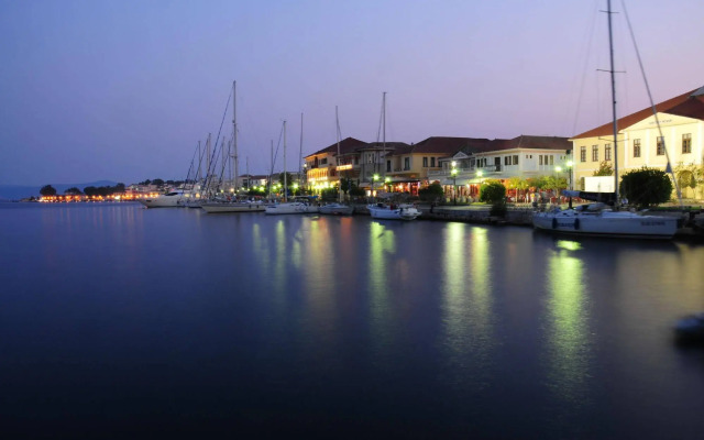Faros Apartments