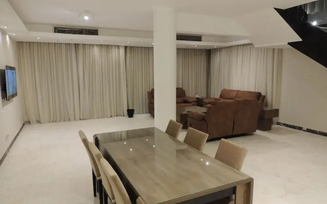 Sultan Luxurious Townhouse Near AUC