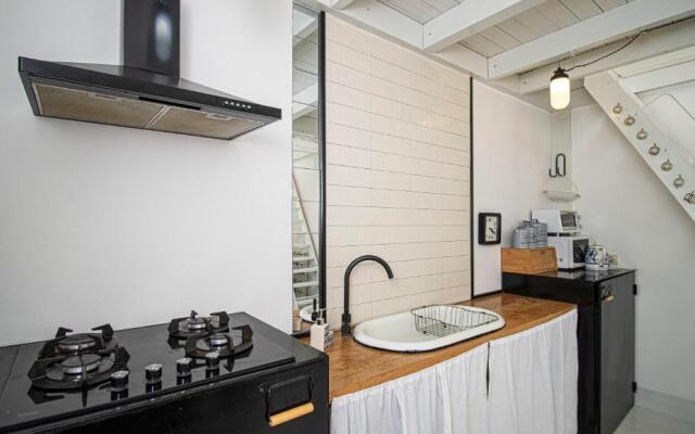 2BR Mezzanine style apartment w Patio