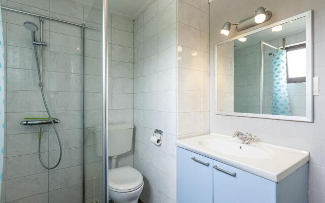 Lovely holiday home in Wolphaartsdijk close to the lake