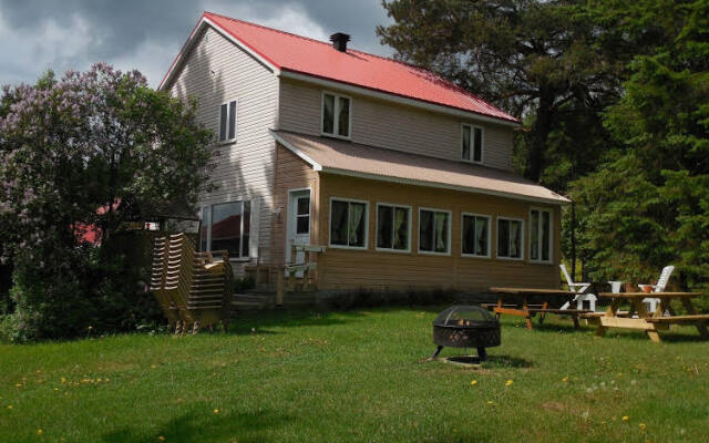 Chalets & appartements Au Chant De La Rivière