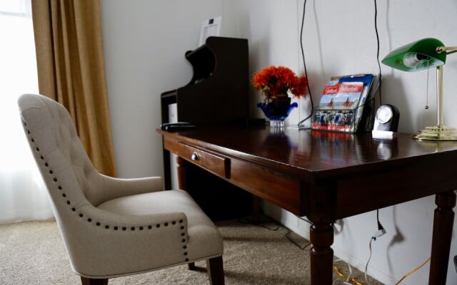 Lou & Francis Guest House