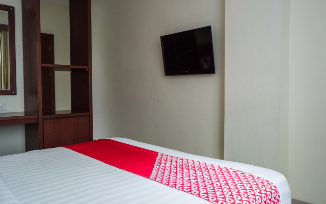 OYO 775 Aviari Hotel
