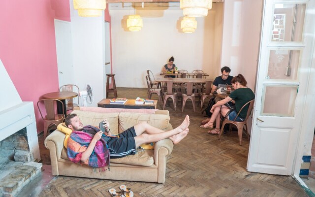 Viajero Colonia Hostel