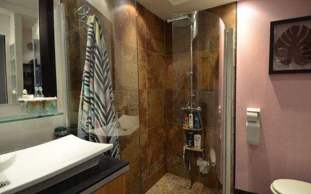 Modern apartment 6 persons with Jacuzzi in Nice Downtown