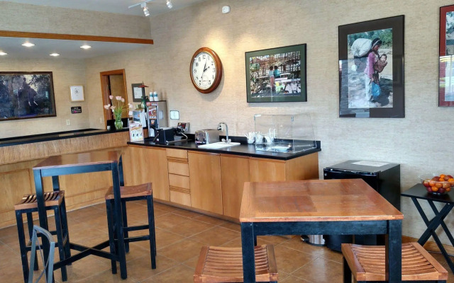 Lewis River Inn