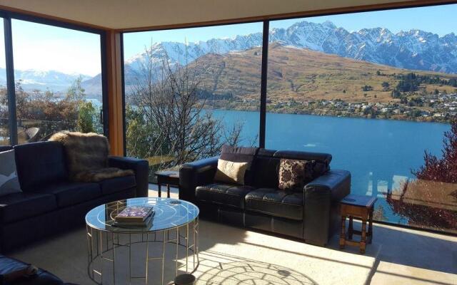 Amour Queenstown Bed and Breakfast