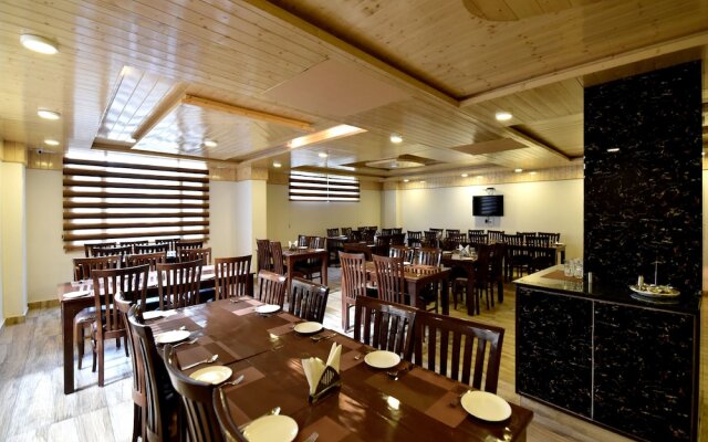 OYO 13091 Manali Grand