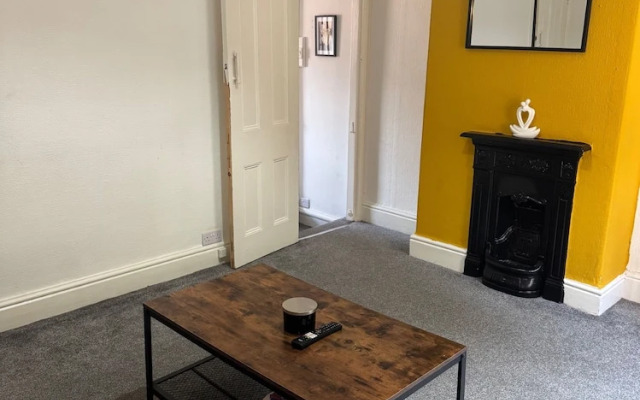 Cozy Manchester Retreat With 2 Bedrooms