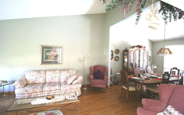 Twin Lakes Retreat Bed and Breakfast