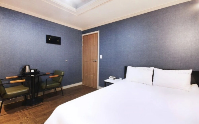 Gwangju Sinandong Zeus