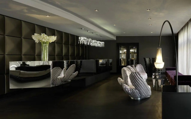 Roomers Frankfurt Central, Autograph Collection