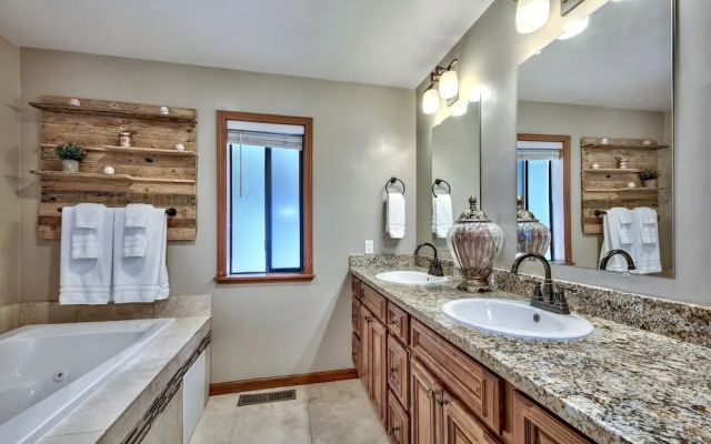 1760t Thunderbird Cabin 3 Bedroom Home