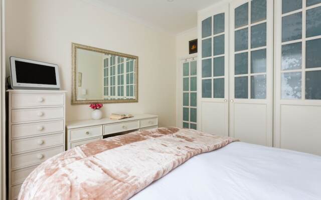 Traditional 2BR Flat in Marylebone