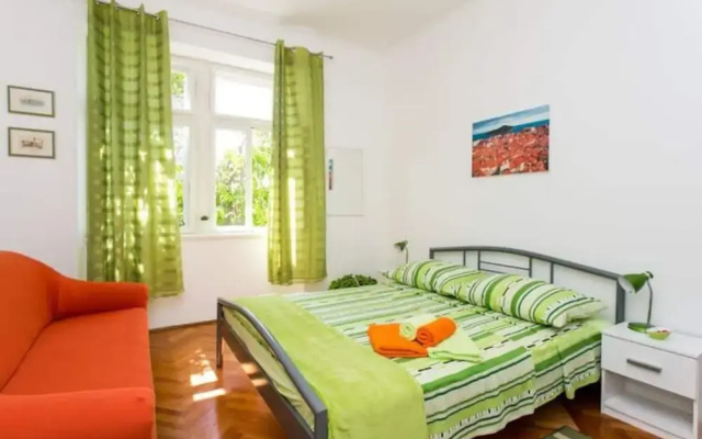 Apartment Blue & Green - Two-bedroom Apartment With Terrace and Garden View