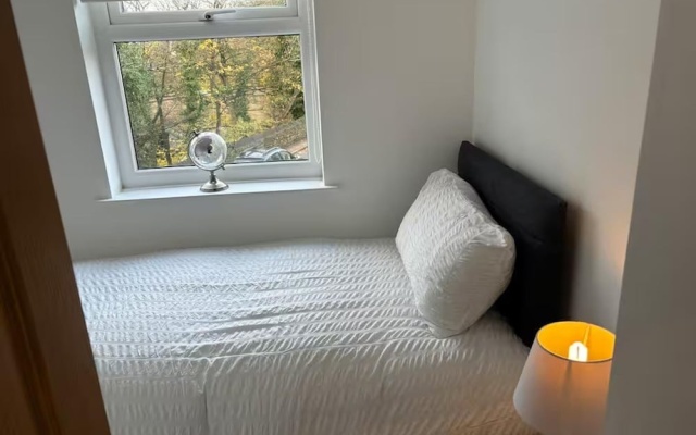 House Sleeps 5 With Parking