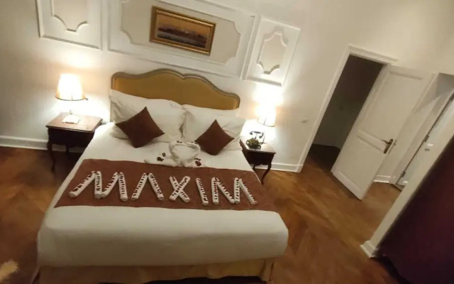 Maison Maxim De Lesseps