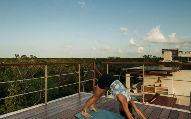 Luxury Jungle Retreat Sleeps 10 Rooftop Pool