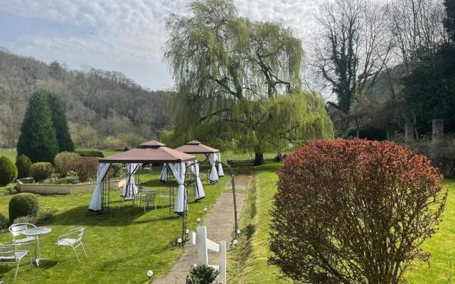 Paddocks Hotel