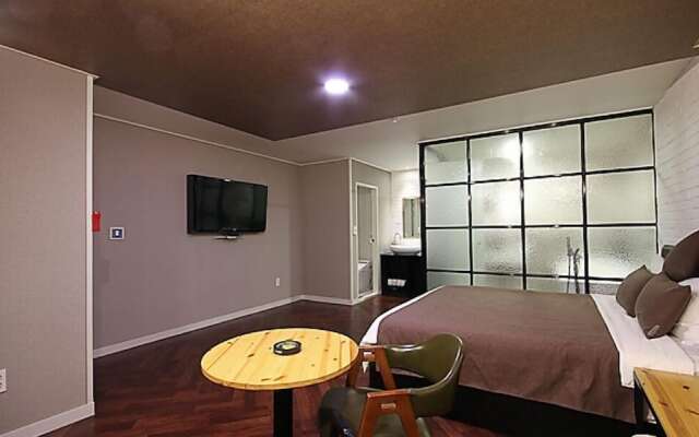 Hotel 385