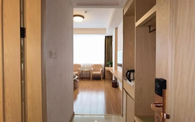 Vienna Hotel (Xupu Wanda Plaza)