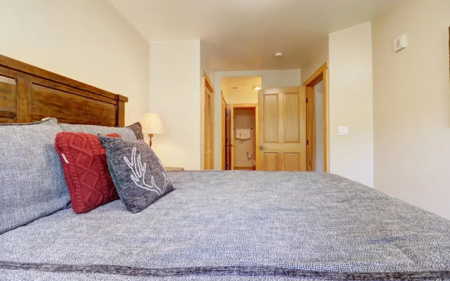 Newly Remodeled, Open Layout, with Incredible Views - CS302 by RedAwning