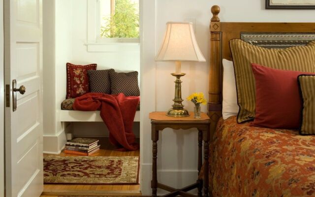 Four Kachinas Bed & Breakfast Inn