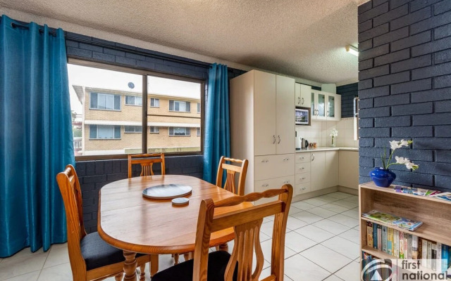 Air Conditioned Unit Stones throw to the Waterfront.