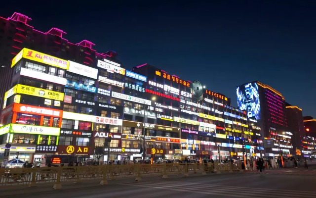 Holiday Inn Golden Hyatt (Yanji Yanbian University Department Store)