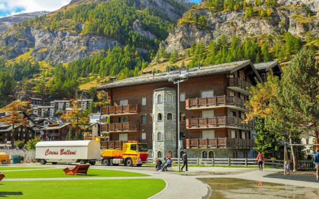 Whymper Zermatt in Zermatt