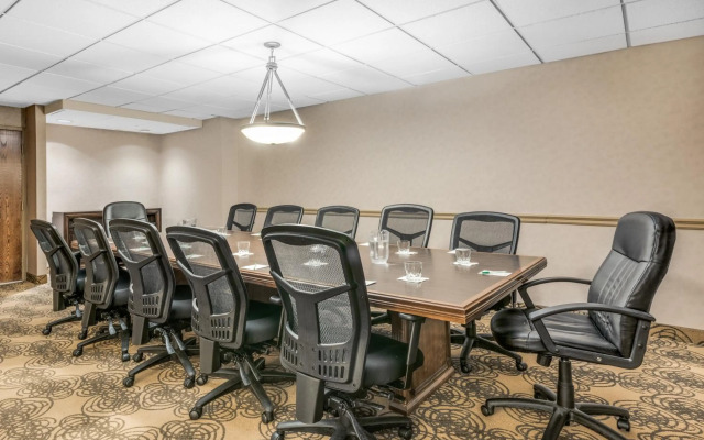 Chester Hotel & Conference Center