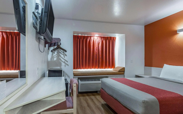 Motel 6 McAlester, OK