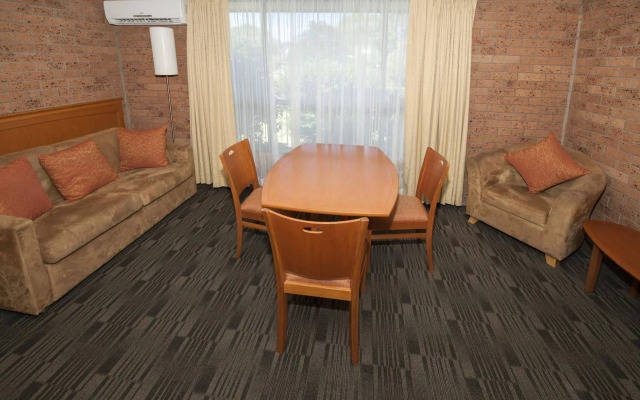 James Street Motor Inn