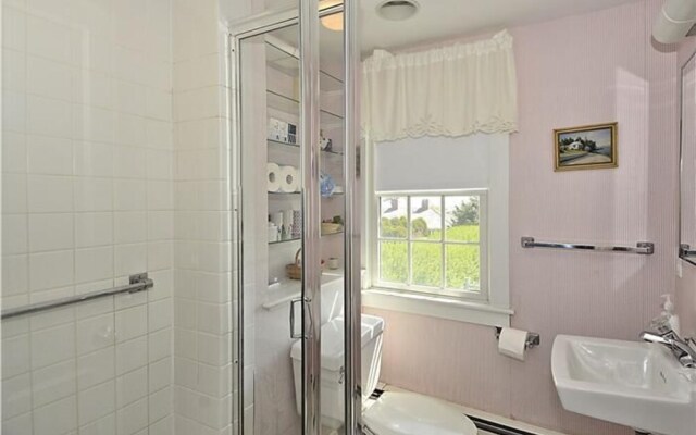 221 Shore Road - Nine Bedroom House