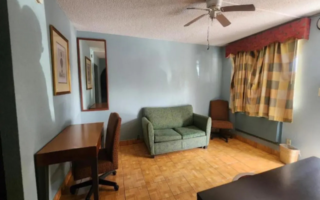 Lone Star Inn & Suites by OYO Harlingen TX