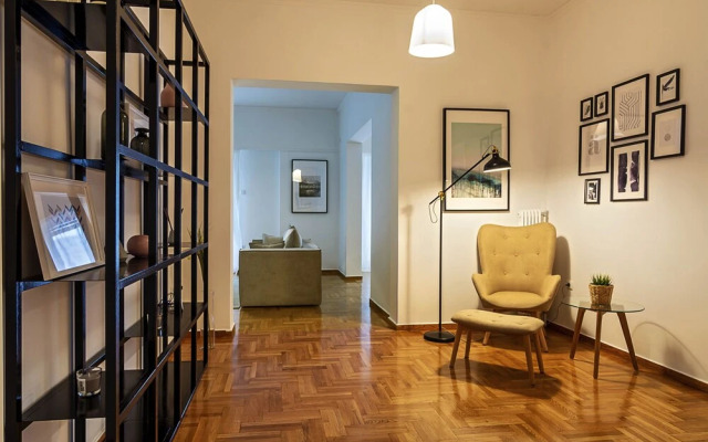 Elegant, spacious & minimalist aptm w/balcony