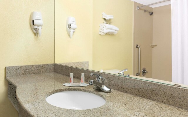 Super 8 By Wyndham Hattiesburg South