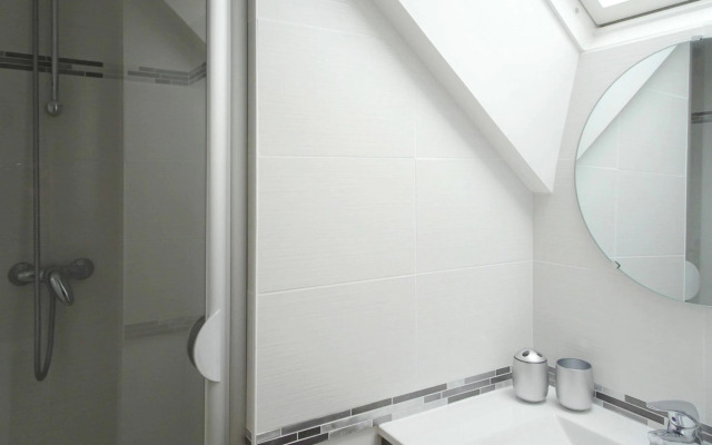 Cottage in Saint-gildas Near Gulf of Morbihan