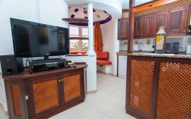 Altamar 28 with terrace&pool By CanariasGetaway
